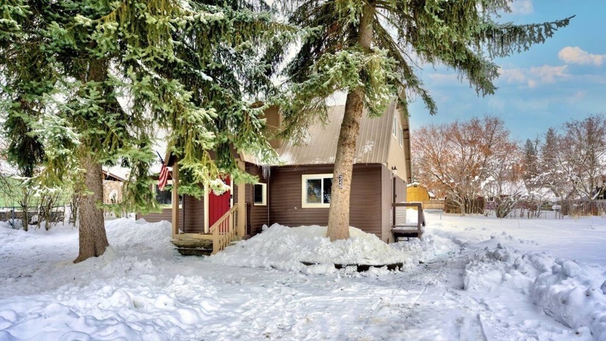 Priest River House | Private Priest River Cabin Retreat By Main Street!