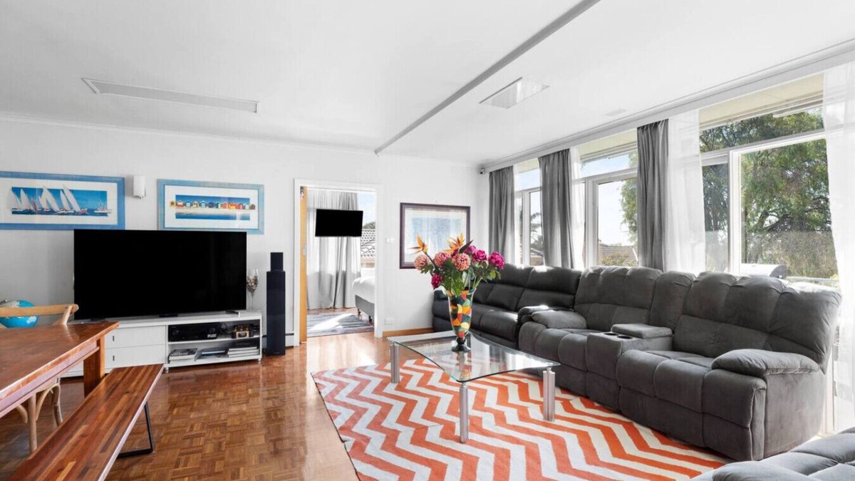 Highett House | Private quad guest suite w/free parking