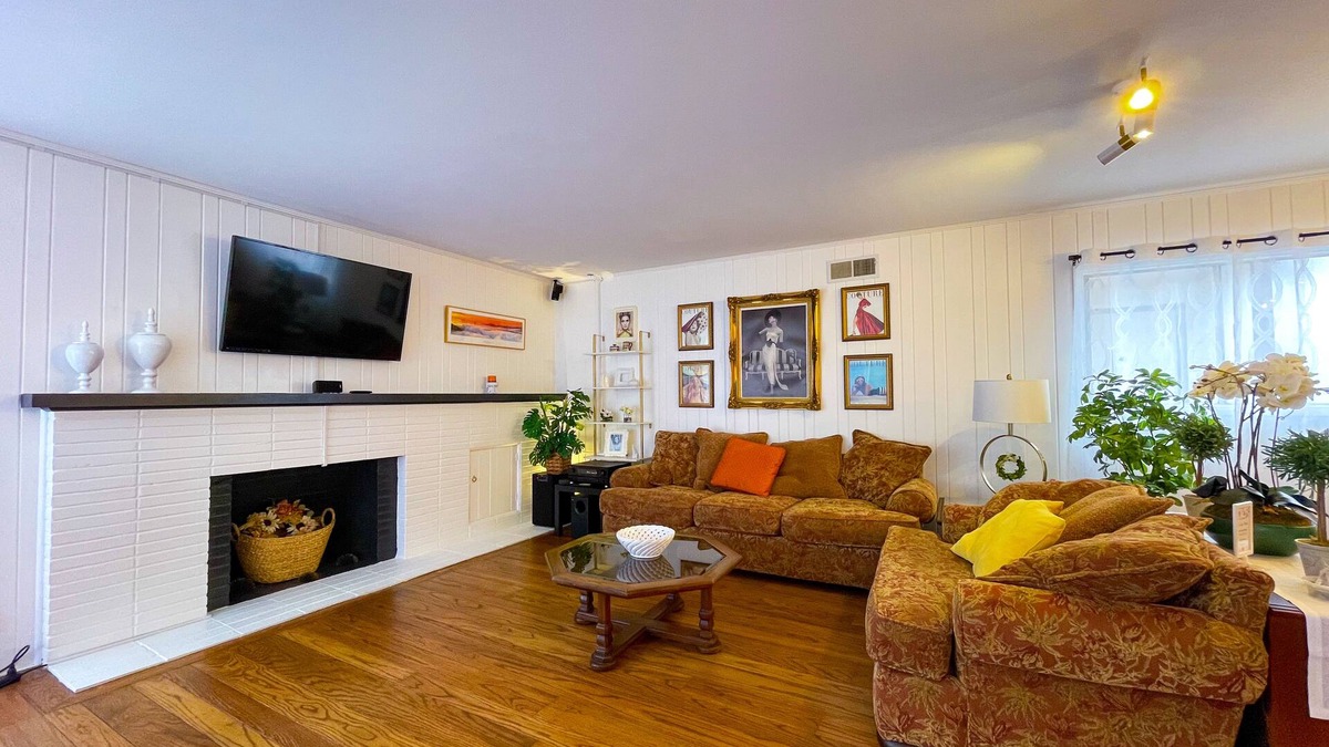 Westlake House | Private, Quiet, and Furnished Home Away from Home by the Olympic Golf Course