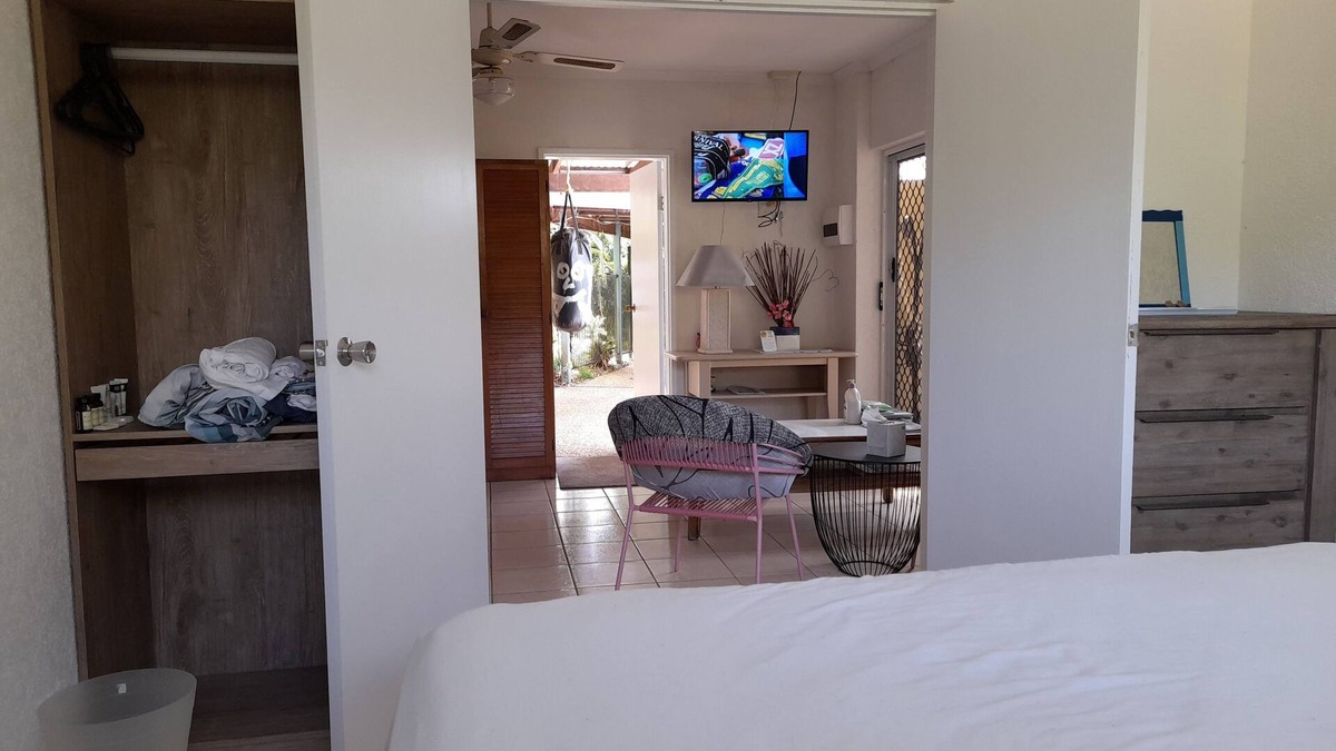 Redlynch Apartment | Private, Quiet, Secure, fully Self contained Granny Flat with off street parking