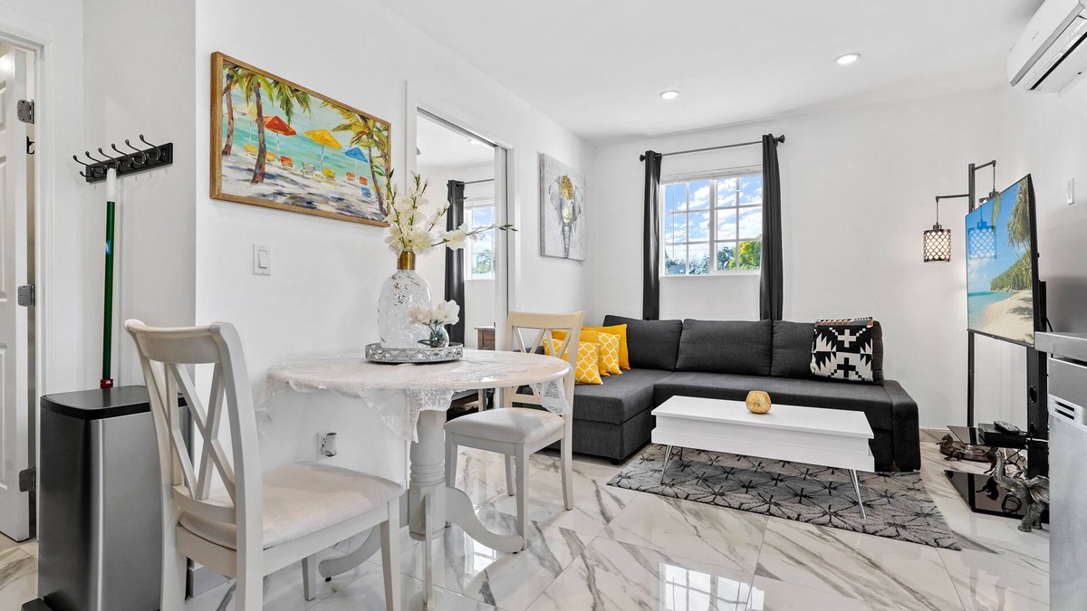 Lake Balboa House | Private, Quite, Clean, Comfy, New Guest House