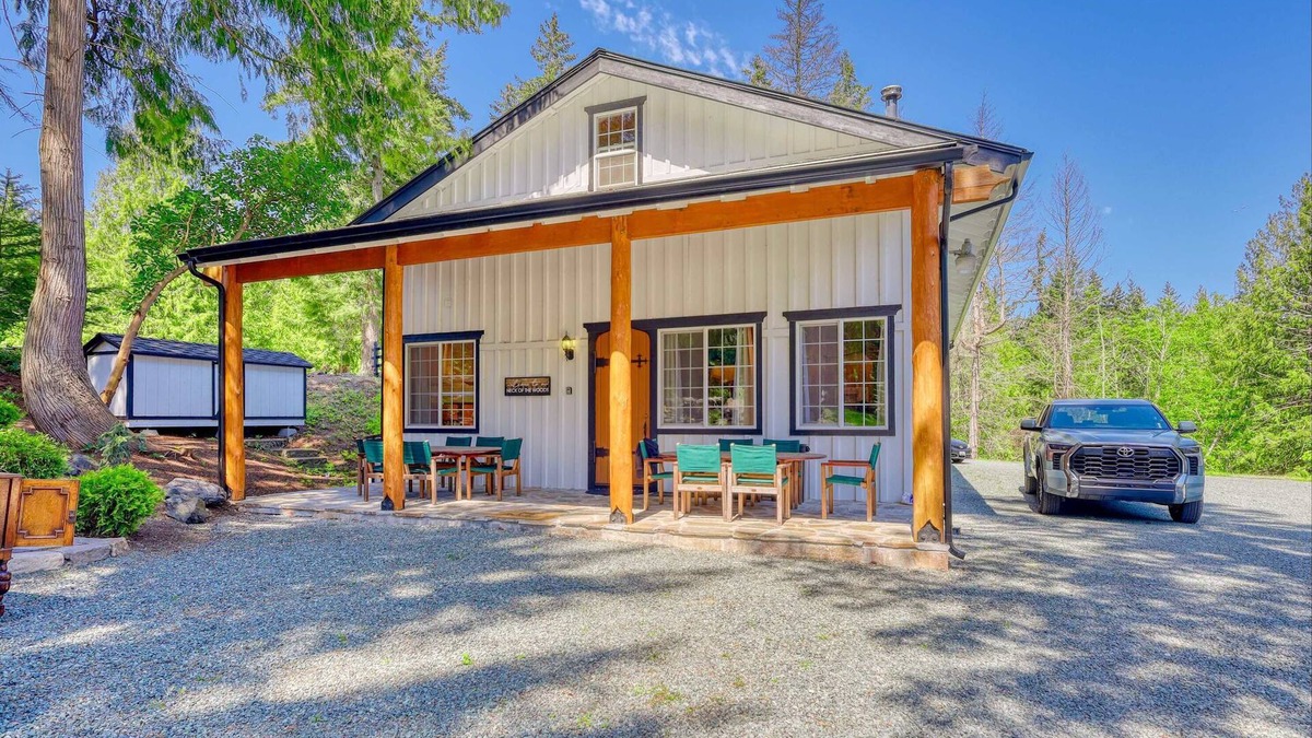 Anacortes Apartment | Private Ranch 2BR Cabin Retreat, Sleeps 9