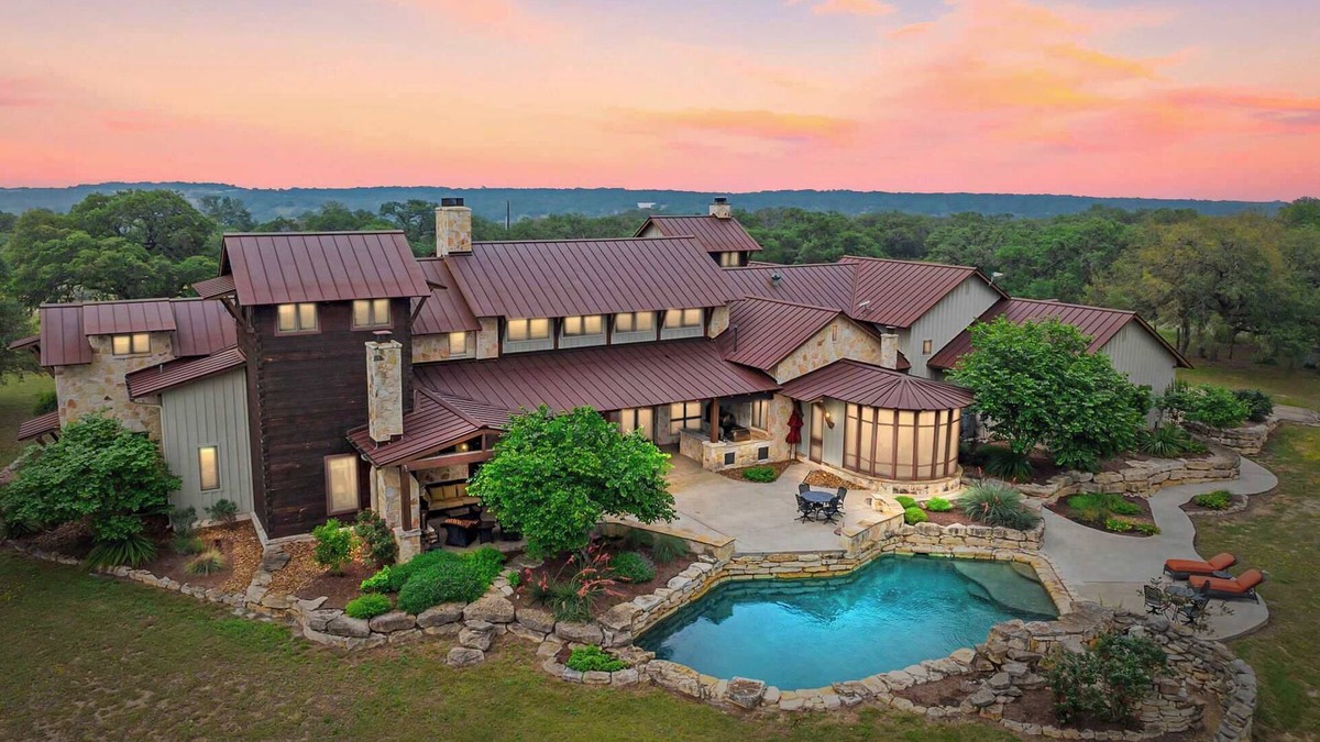 Bergheim House | Private Ranch | Pool,Ping Pong,Yoga,Weddings,Games