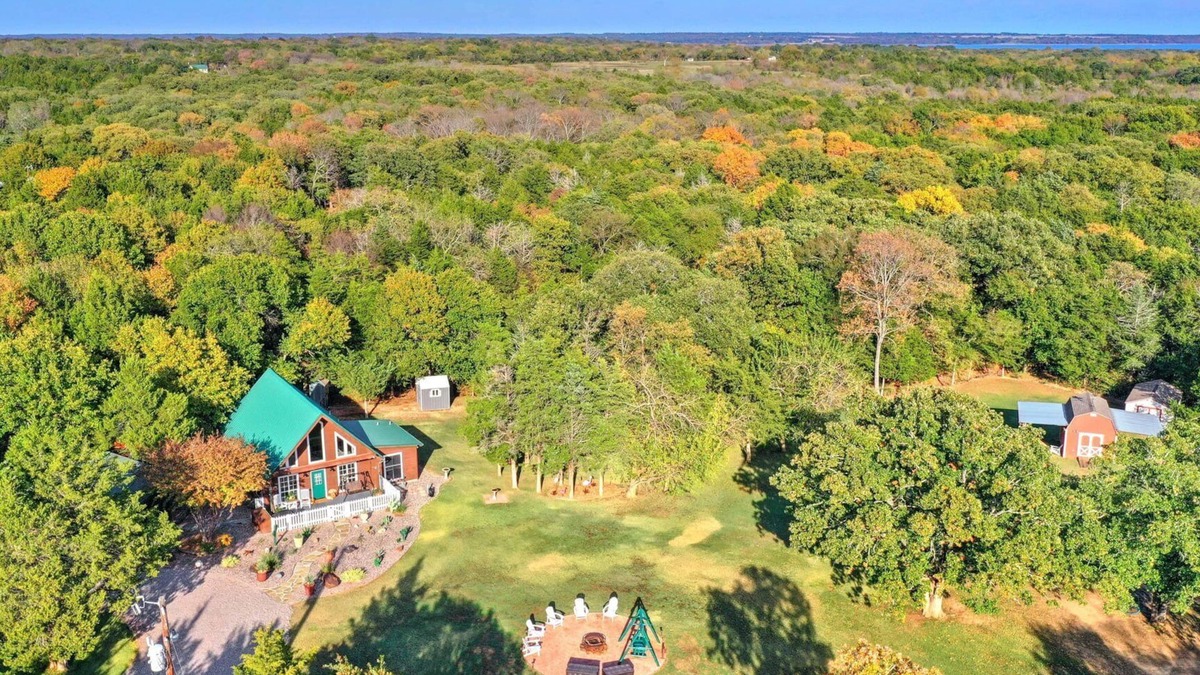 Gordonville House | Private Ranch w/hot tub, gameroom near Lake Texoma