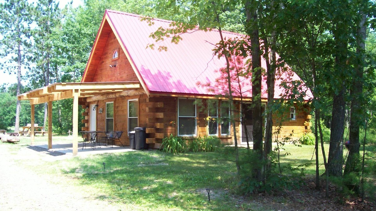 Merrillan Cabin | Private Red Roof Cabin - Rustic Log Cabin In The Woods!