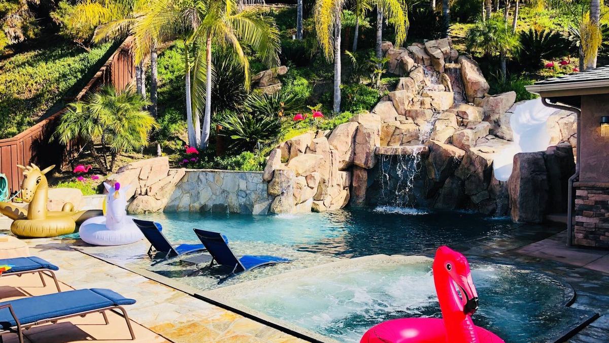 Vista House | ✈Private Resort Home Giant Pool/Jacuzzi/HUGE Slide & Waterfall/Game Room!