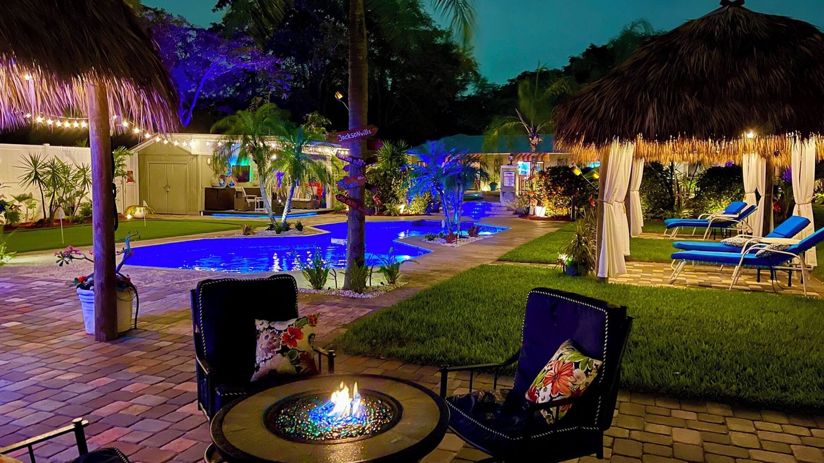 Lake Worth House | Private Resort-Style One Acre Retreat Sleeps 14, Heated Pool, 5BR, Tikis, Golf