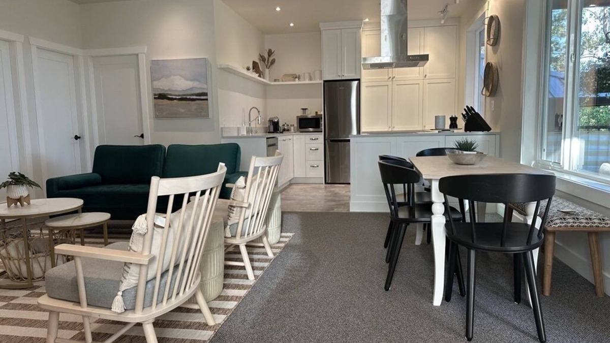 Crofton House | Private & restful; quiet 2 bedroom suite in Duncan