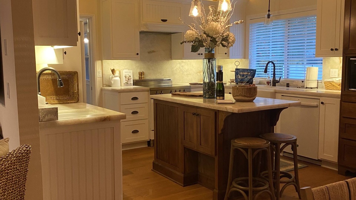 Somis House | Private retreat, beautifully remodeled and decorated!