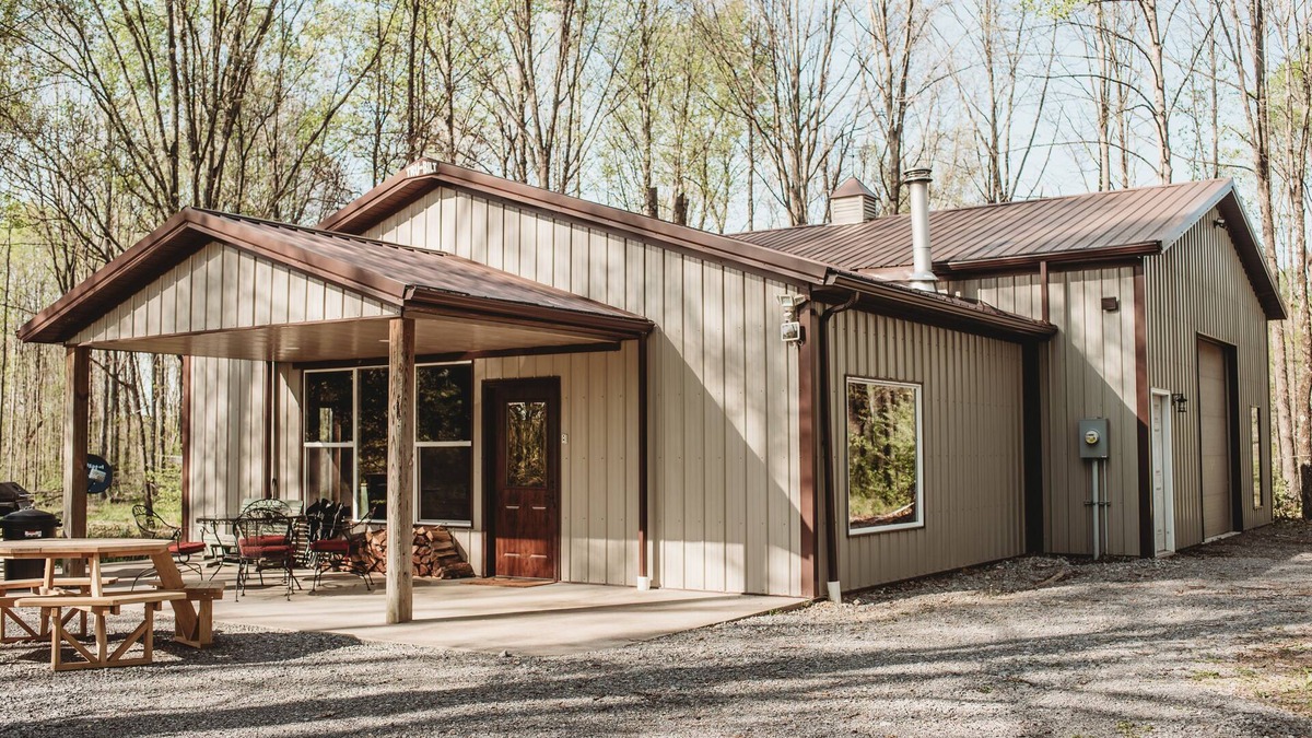 Creal Springs Cabin | Private retreat in the woods with hiking and fishing
