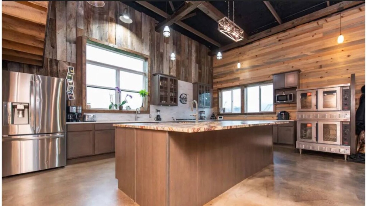Harrodsburg Other | Private Retreat in the Palisades