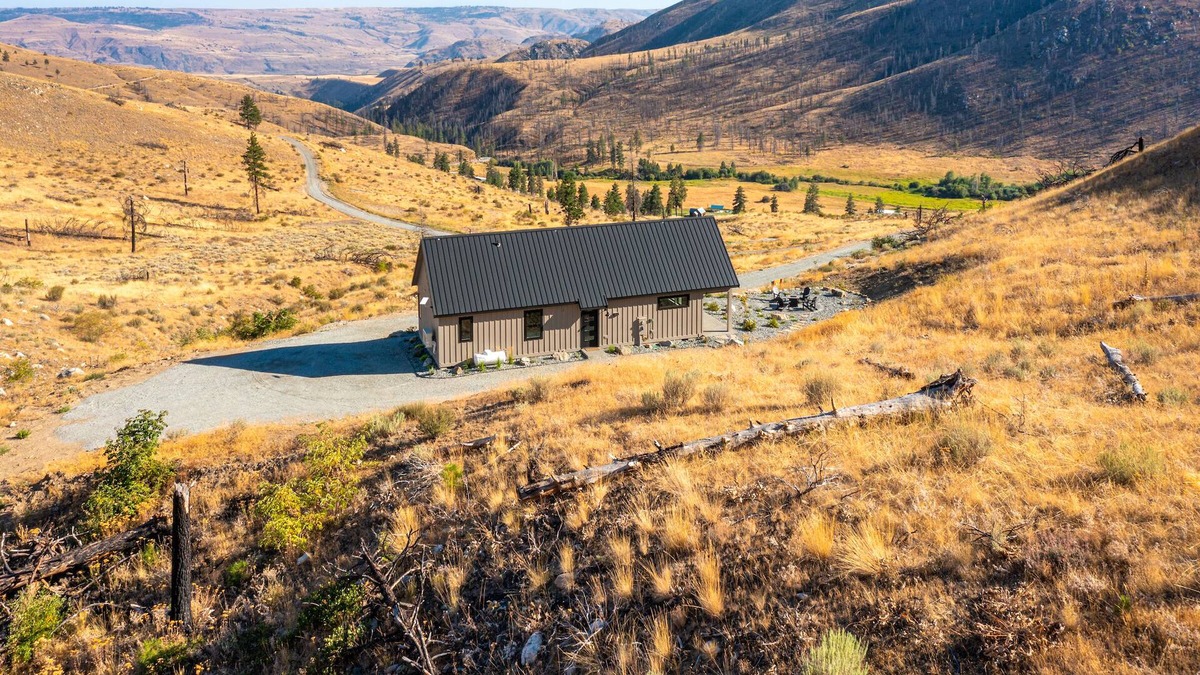 Pateros Cabin | Private Retreat on a 600 Acre Reserve!