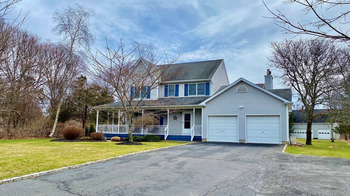 Town of Southold Town House | PRIVATE RETREAT-POOL-WALK TO BEACH- 2.5 MILES TO VILLAGE