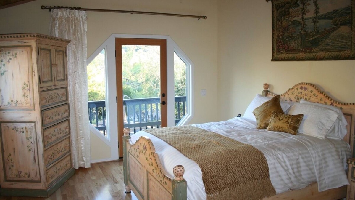 Mission Canyon House | Private Retreat with Views, Fireplace & Spa-Close to town. Great internet