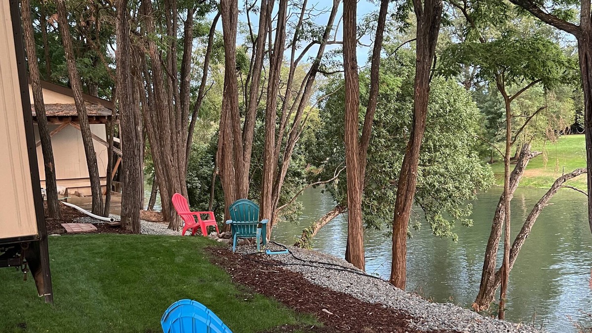 Grants Pass House | Private River Farms! 60 acres all for yourself! Just feet from the Rogue River