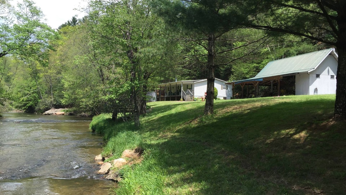 Sparta House | Private River Front w Pavilion, Fishing, Hiking, Private, Peaceful, Magical.