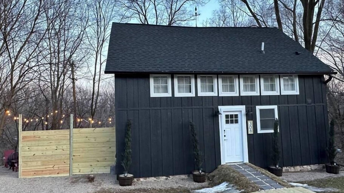 Village of Princeton Cabin | Private Riverfront, Converted Barn *EV Charger*