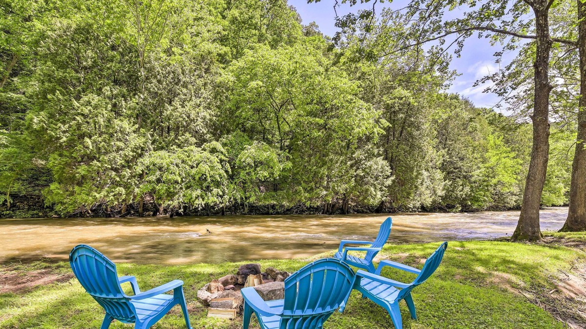 North Fork Cottage | Private Riverfront Escape w/ Fire Pit & Grill