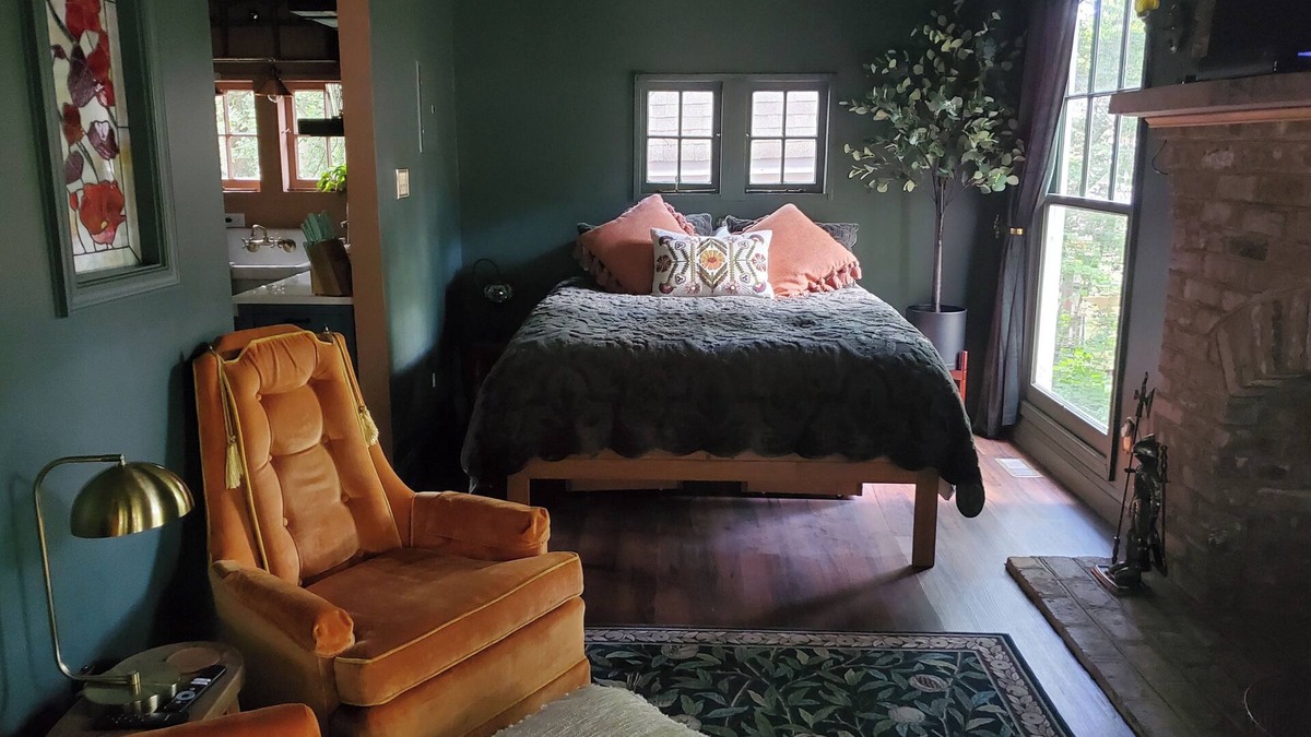 North Chesterfield House | Private Romantic Bungalow for Artists & Writers, 7 Mins to Downtown Richmond,