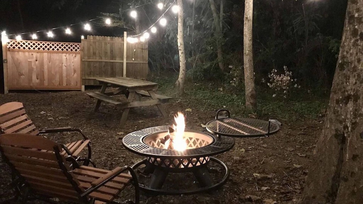 Mena Cabin | Private, Romantic, ride 6 miles to ATV trails from cabin, outdoor lighting/fire pit