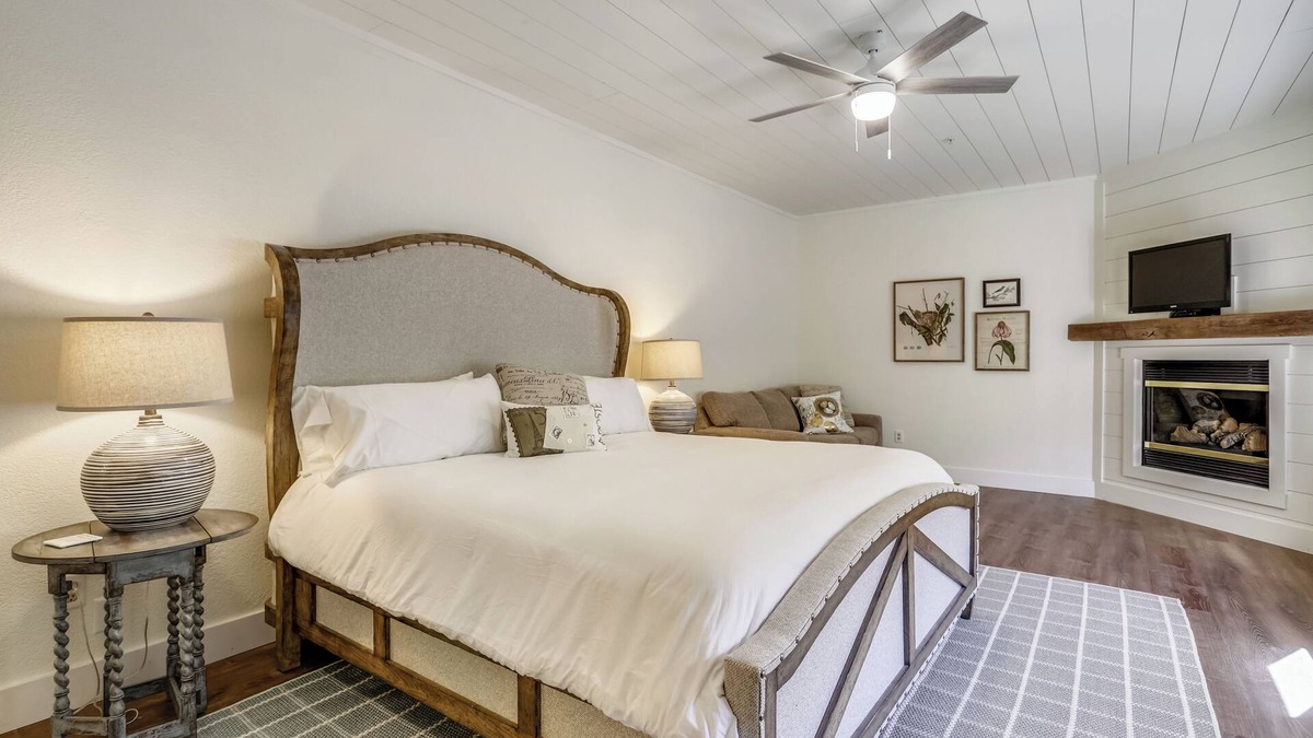 Swanton House | Private Room 2 & Bath, 10 Acres, Lake Access