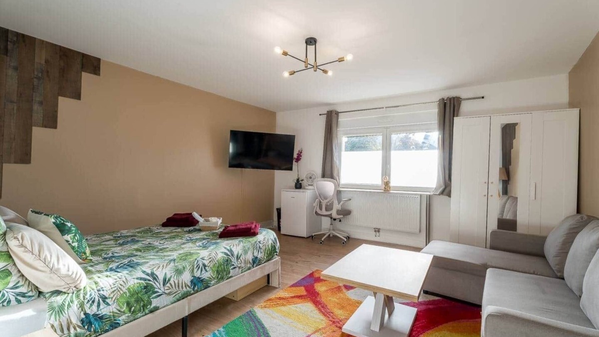 Woippy Apartment | Private room 23m² + Sofa bed - WIFI - 120m² - France
