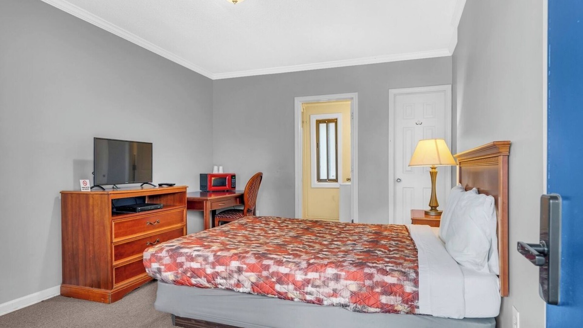 Riverview Apartment | Private Room and Bath | Brownstown Near Detroit