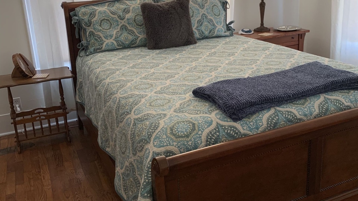 Batesville House | Private Room and Shared Bath in Historic Batesville.