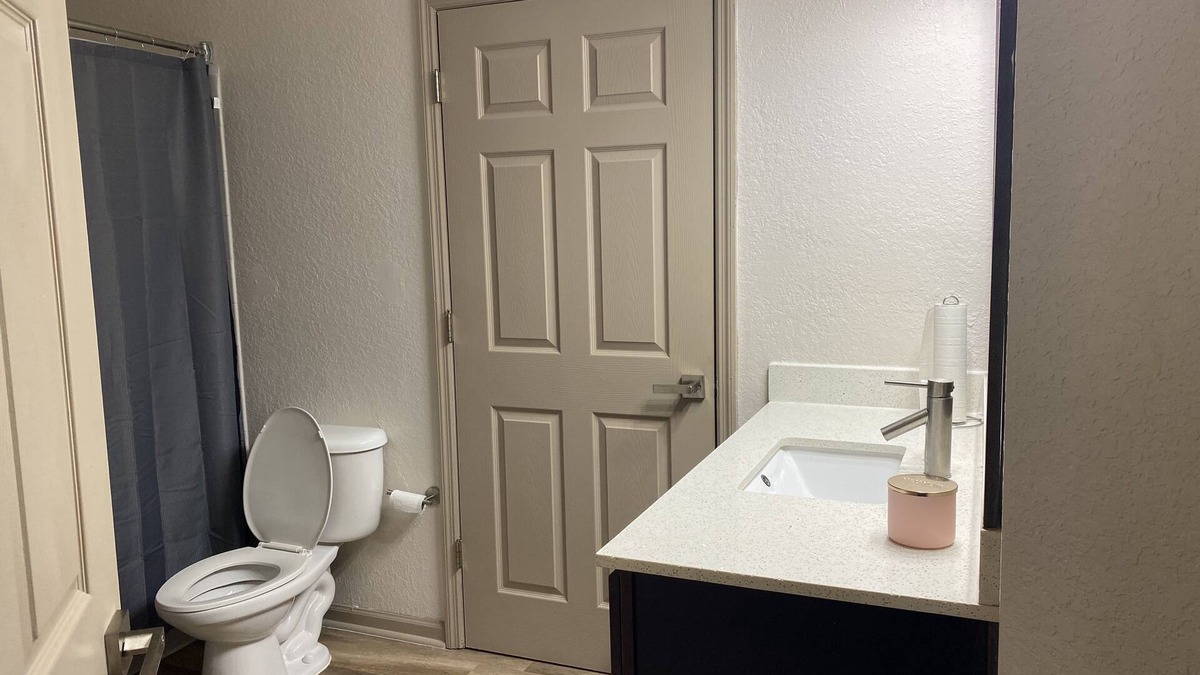Park Central Apartment | Private room/bathroom minuets from Disney