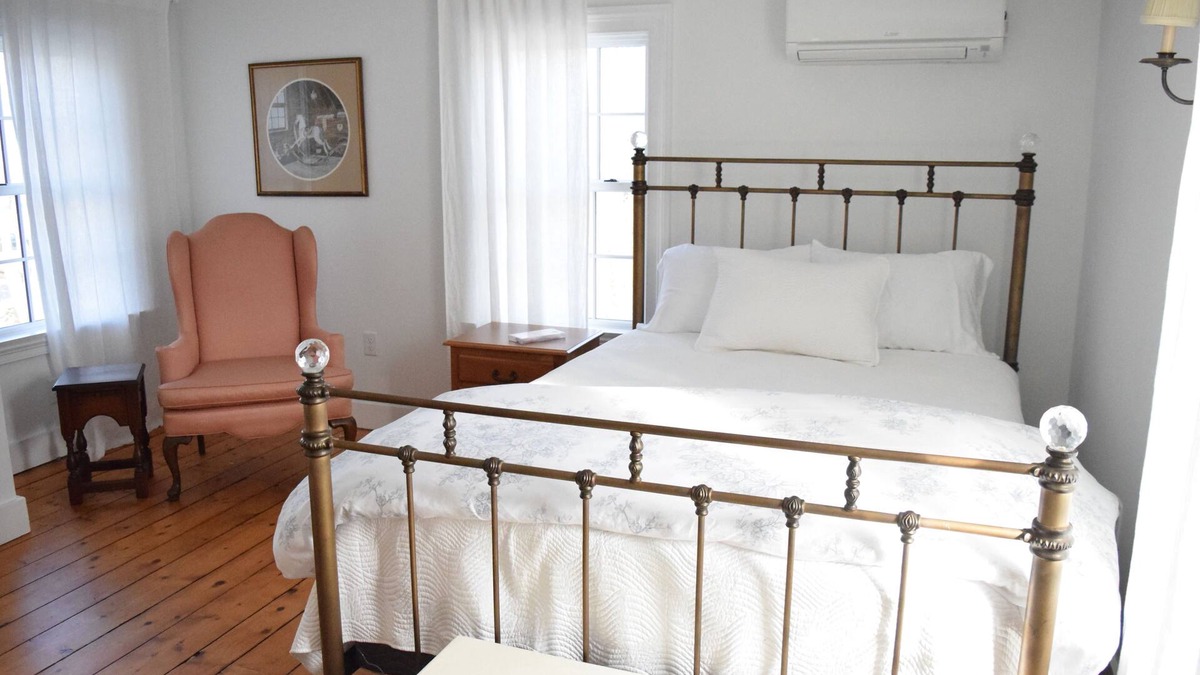 Stonington Bed & Breakfast | Private Room E at Dragonfly Inn