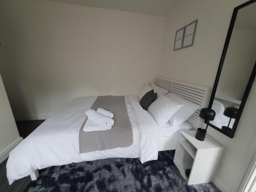Erdington House | Private Room & En-Suite Bathroom - Long Term Stays & Contractors Welcomed