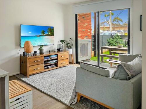 Highton Apartment | Private Room & Ensuite, in shared Modern 2 Level Apartment - full use of all facilities