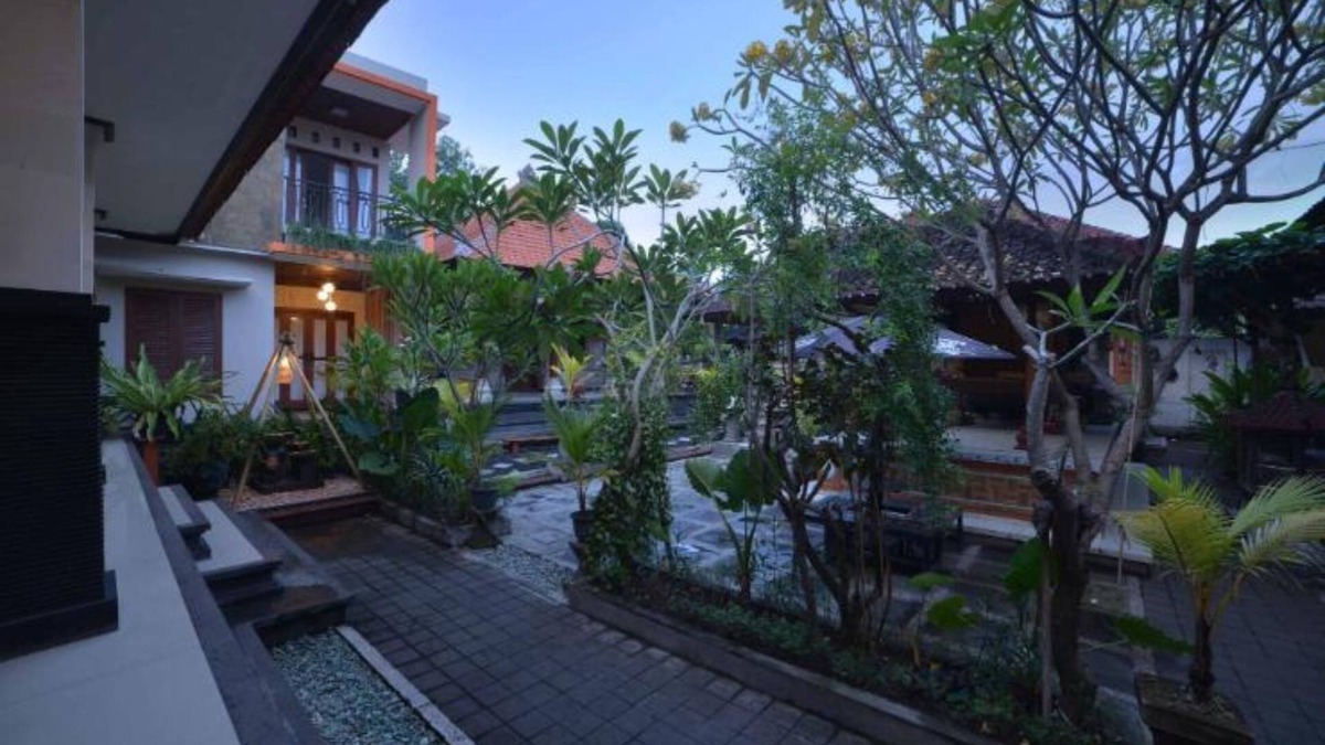 Downtown Kuta House | Private Room in Balinese House, Poppies Lane, Legian Kuta Near Beach (SNTH)