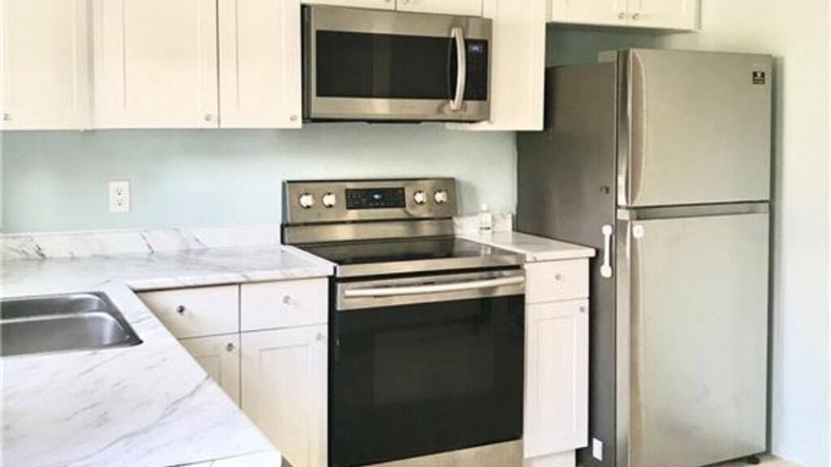 North Bay House | Private room in basement close to all shopping and bus stop in North bay