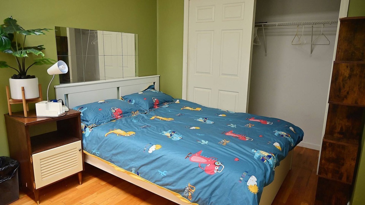 Bay Ridge Apartment | Private room in Brooklyn,1 minute to subway close to everything.