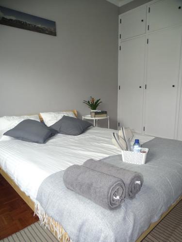 Almoinha House | Private Room in Family Home with Pool