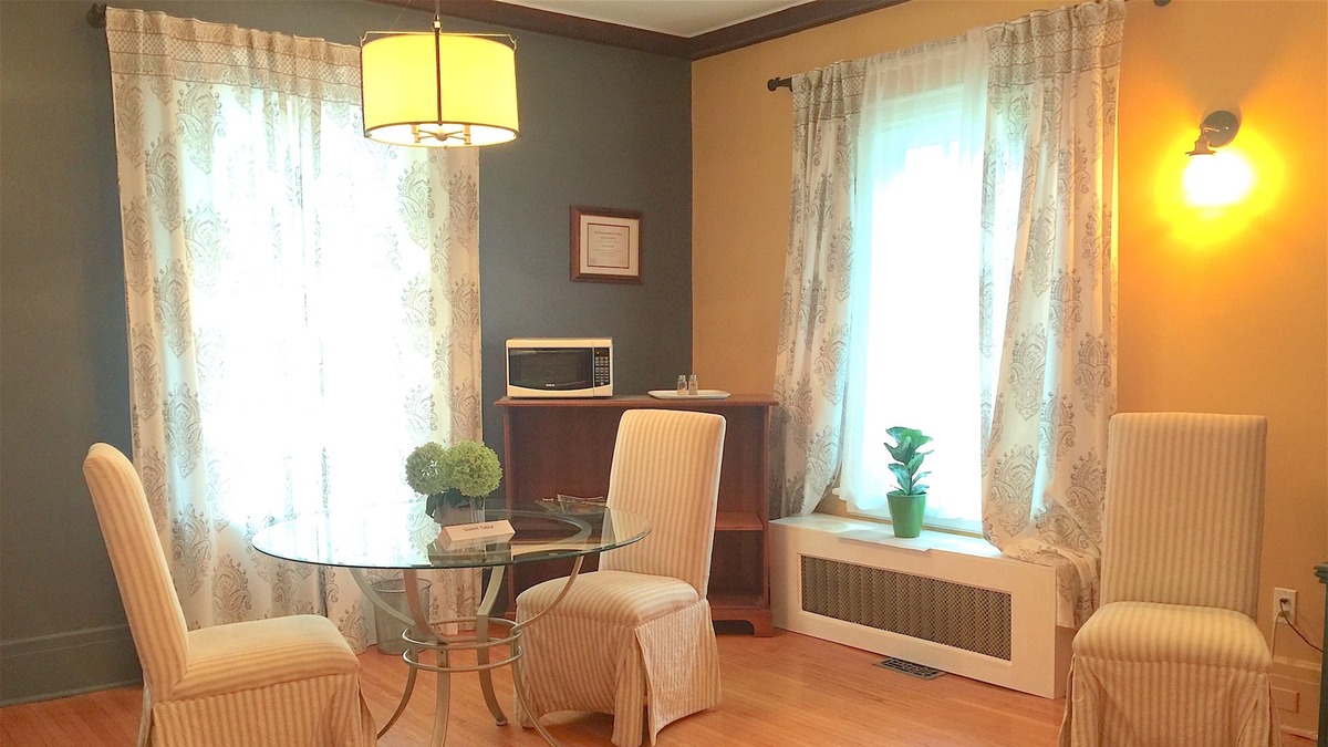 Midland House | PRIVATE ROOM IN HISTORIC HOUSE