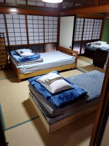 Isinomaki House | Private Room in Japanese Vintage House 民家の一室 Smoke Free, Free Parking Good to Travel for Tashiro Cats Island no1