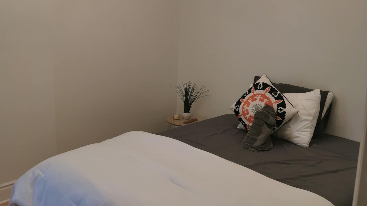 Hamilton Apartment | Private room in shared guest only home