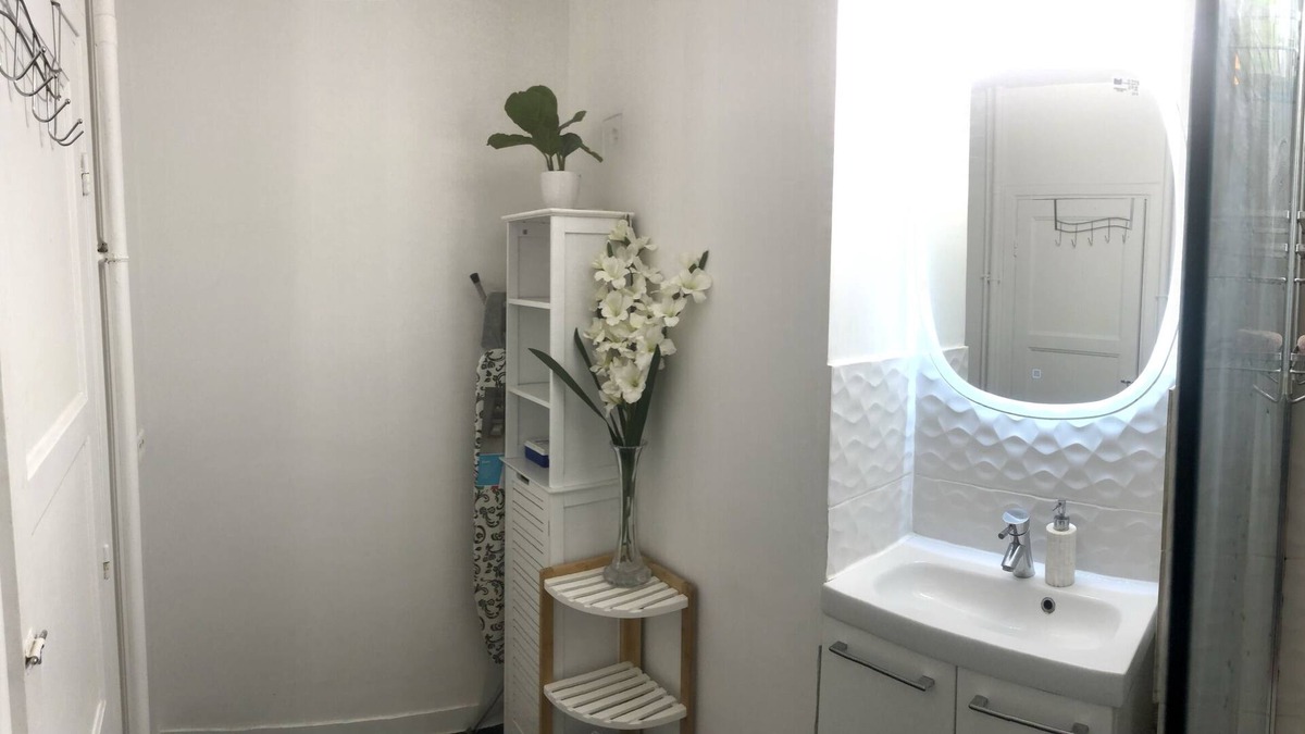 Choisy-le-Roi Bed & Breakfast | Private room locked with key at the inhabitant