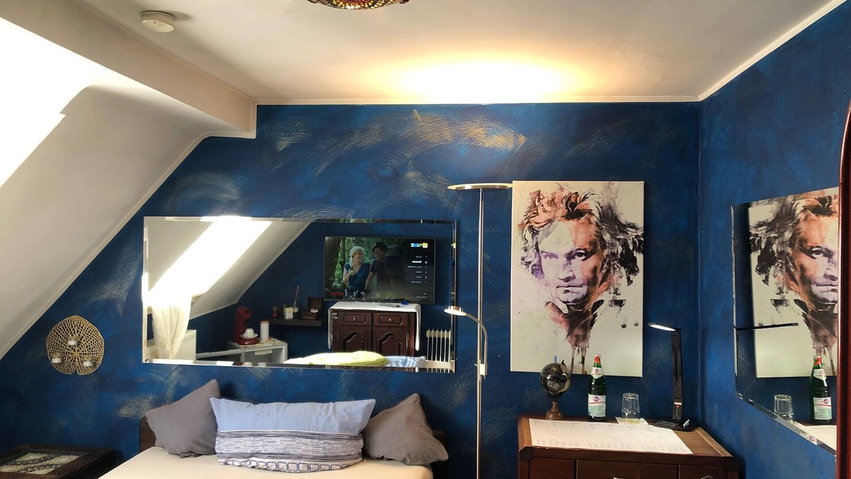 Beuel-Ost House | Private Room on 2nd Floor for Business, Study & Training-300Mbit, SmartTV