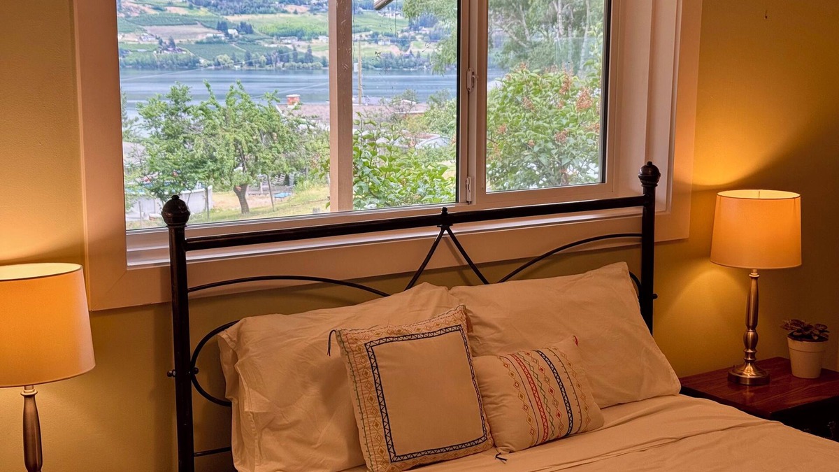 Central Okanagan House | Private Room with Lake View | Walking distance to Wood Lake