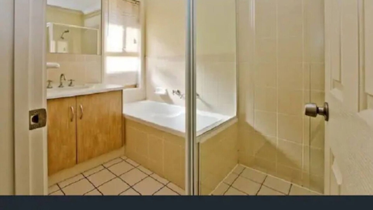 Paradise House | Private room with ensuite bathroom