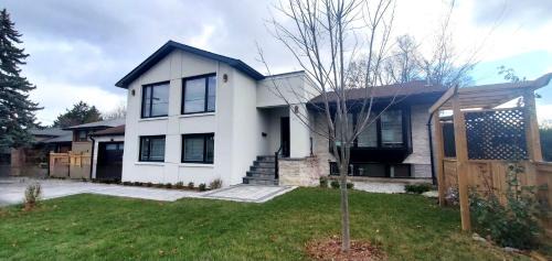 Bathurst Manor Apartment | Private room with garden, 25 min to Downtown