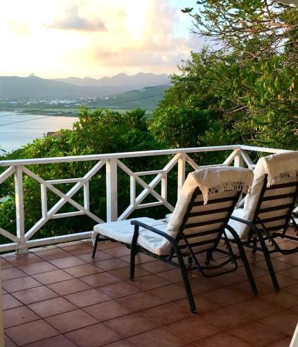 Vieux Fort House | Private Room with Twin Beds AC nr Intl Airpt and Beach