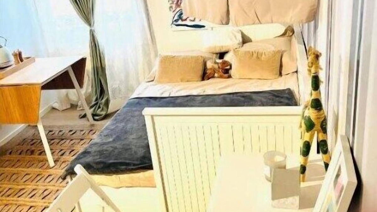 Roissy-en-France House | Private rooms in a Tiny Home