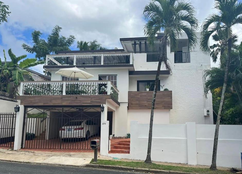Monacillo Urbano House | Private Rooms in Duplex Home w 4 Baths FQ Beds 1-3ppl