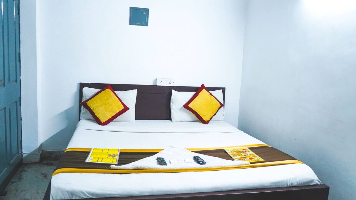 Hauz Khas Village Bed & Breakfast | PRIVATE ROOMS IN HAUZ KHAZ