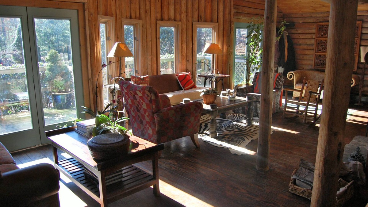 Northwest Harbor Cabin | Private Rustic Lodge on 3.5 acres - Ideal for relaxing and the Holidays