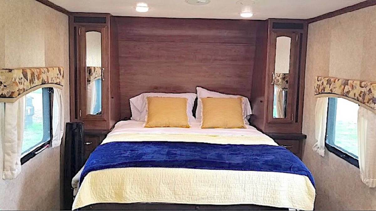 Bryan House | Private RV on 12-acres